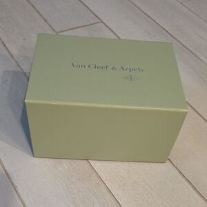 Van Cleef Arpels 100% Authentic green Large Empty Gift Box 10. x8”x6” &Ribbon